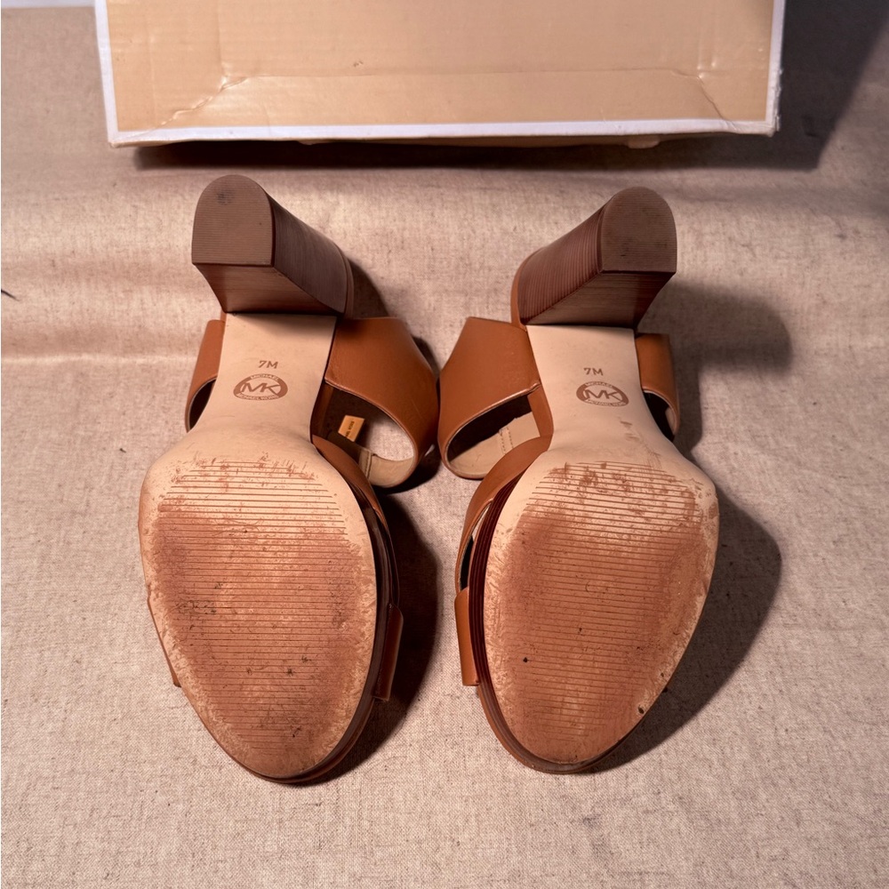 Michael Kors Tan Leather T-Strap Platform Heels Zip Front Size 7M - Picture 7 of 7